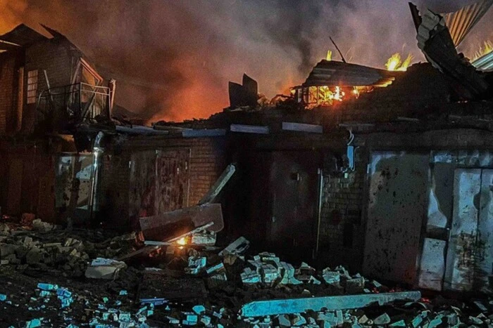 Удар по Київщині: у ДСНС показали фото наслідків