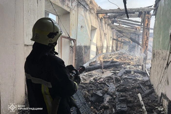 Окупанти вдарили по будівлі ДСНС у Кропивницькому