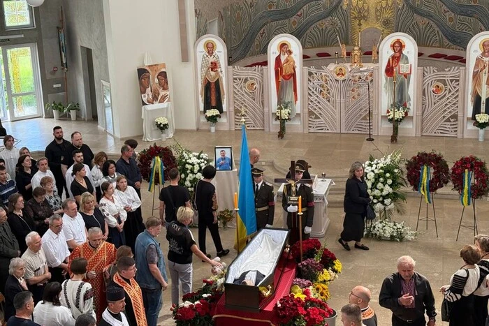 Львів прощається з нардепом Рущишиним, який загинув у ДТП (фото)