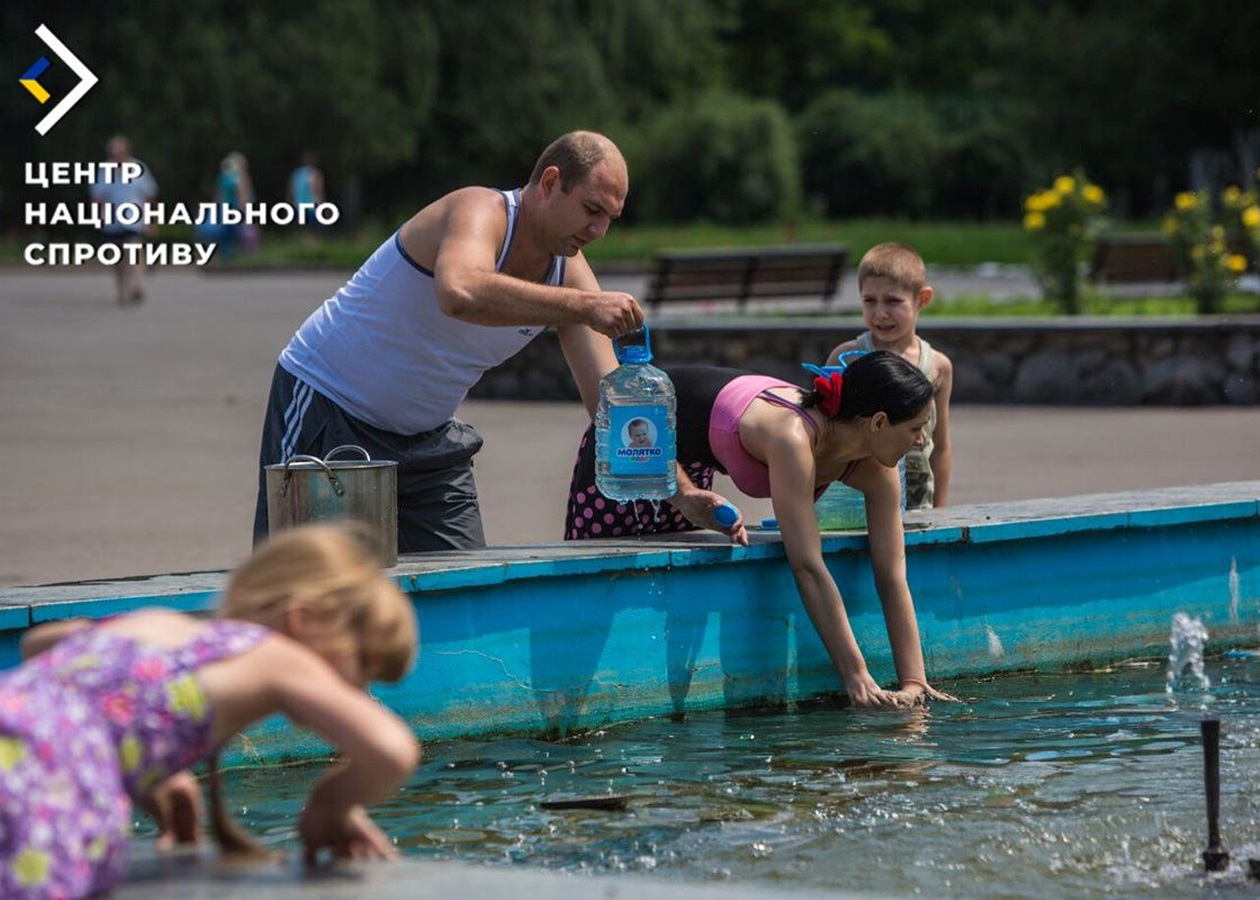 В окупованих районах Донбасу різко зросли ціни на воду - ЦНС