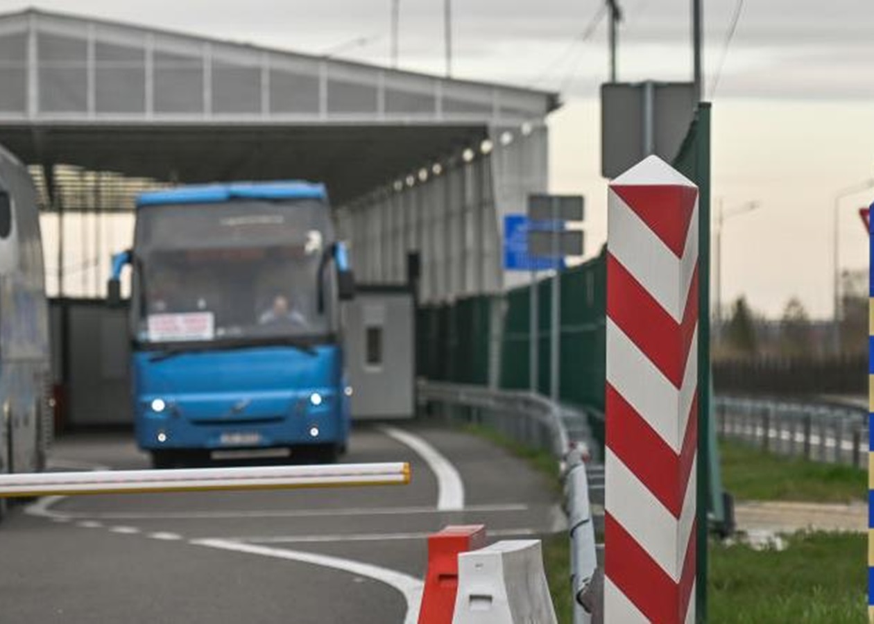 ЦПД спростував фейк щодо анкет "про Бандеру та Волинську трагедію" в Польщі