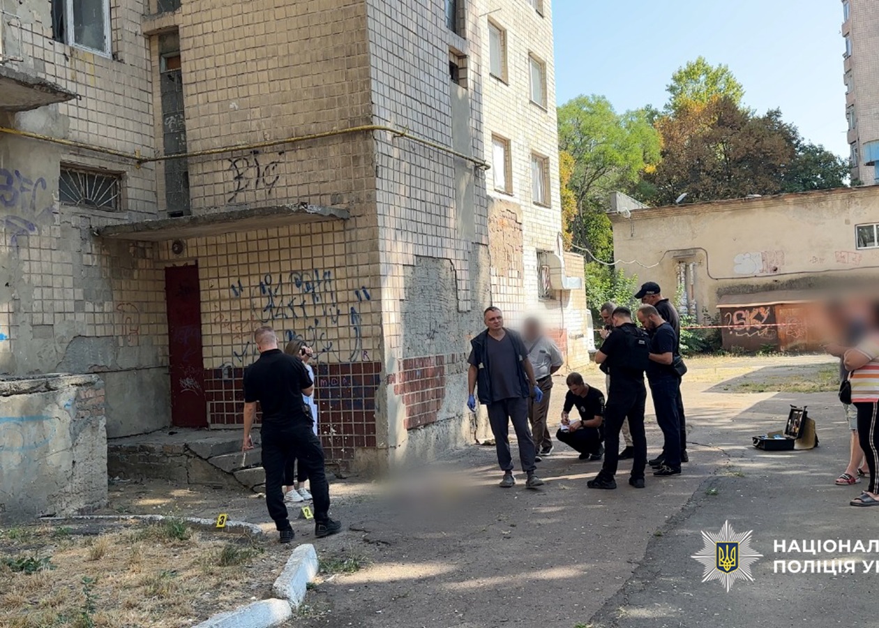 В Одесі затримали жінку, яка викинула з вікна новонароджену дитину