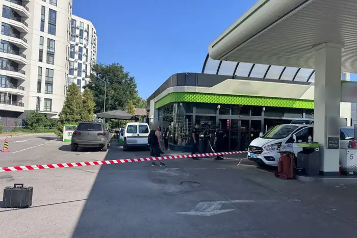 У Вінниці біля автозаправної станції хулігани напали на чоловіка