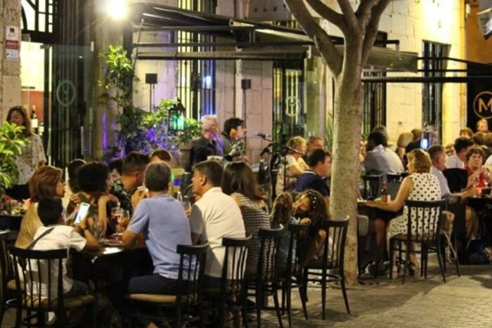 Турист отримав шокуючий рахунок на €63 тис. в Іспанії: деталі екстравагантної вечері