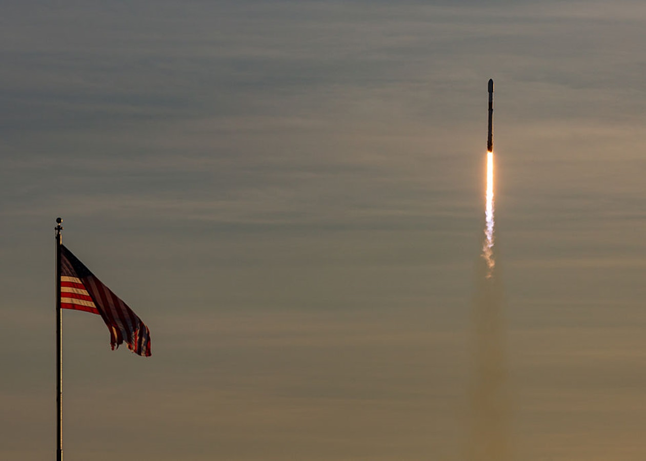 SpaceX запустила 21 супутник зв’язку для армії США