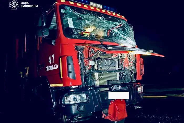 Окупанти повторно вдарили по об’єкту на Київщині, де працювали рятувальники