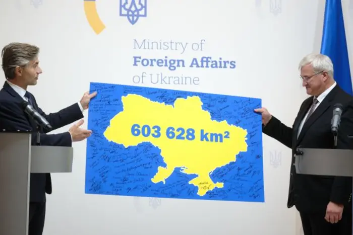 Сибіга отримав символічний подарунок від глави МЗС Литви (фото)