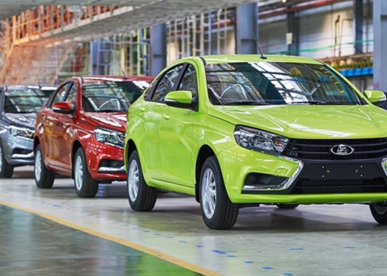 Російський автопром скоротився до показників перших місяців війни