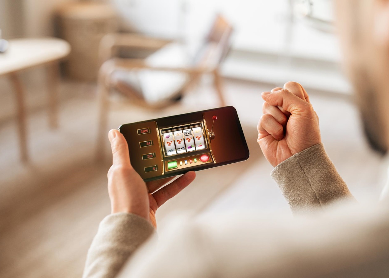 Мінцифри заблокувало в TikTok 47 акаунтів за рекламу казино