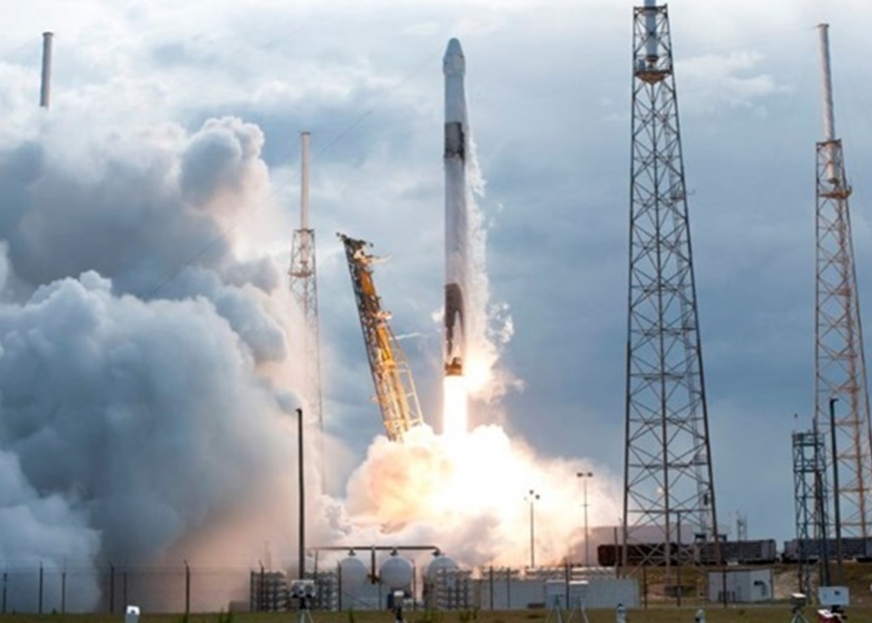 SpaceX запустила перші супутники Starlink в новому році