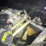 Удари РФ по Київщині: рятувальники дістали з-під завалів родину з дитиною