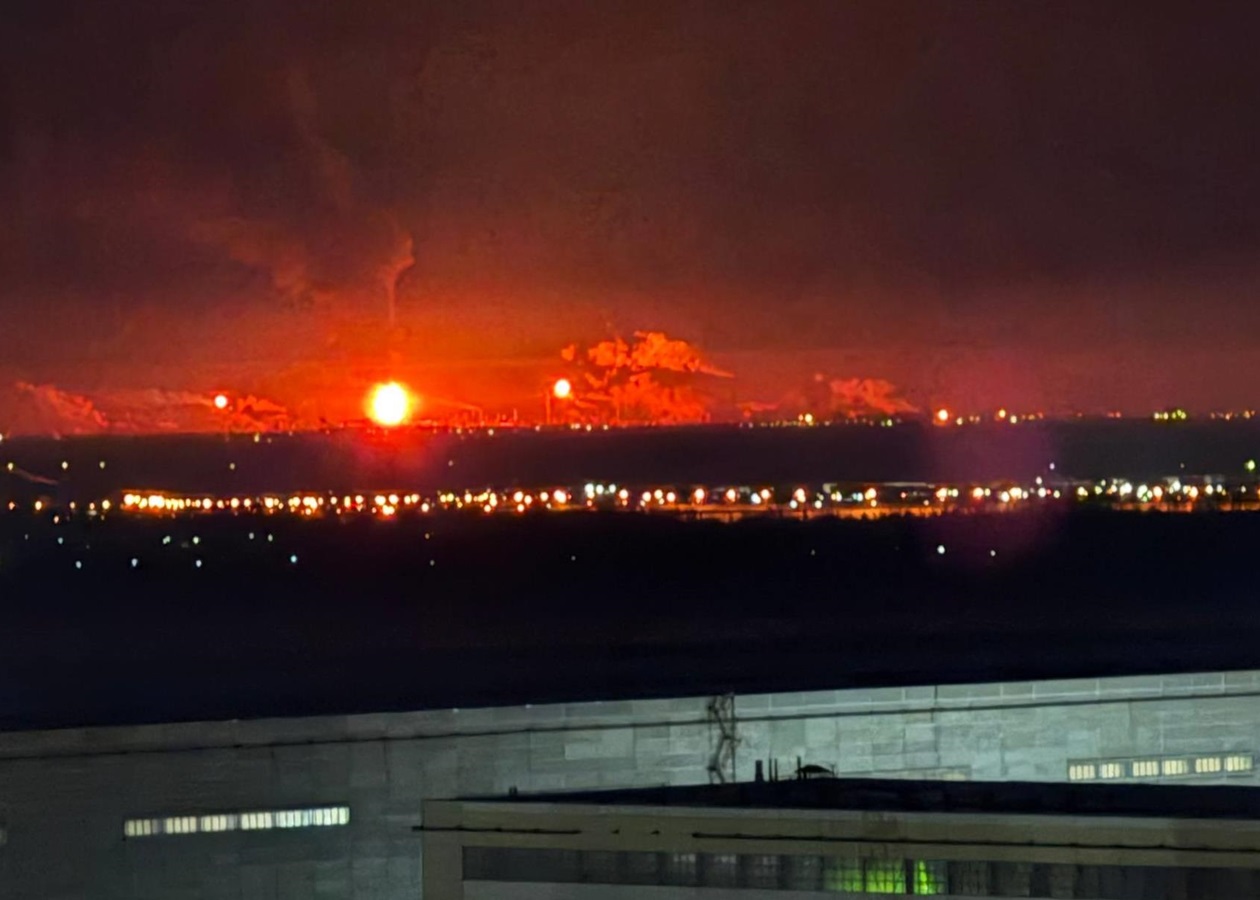 У Волгограді ефектно палає НПЗ