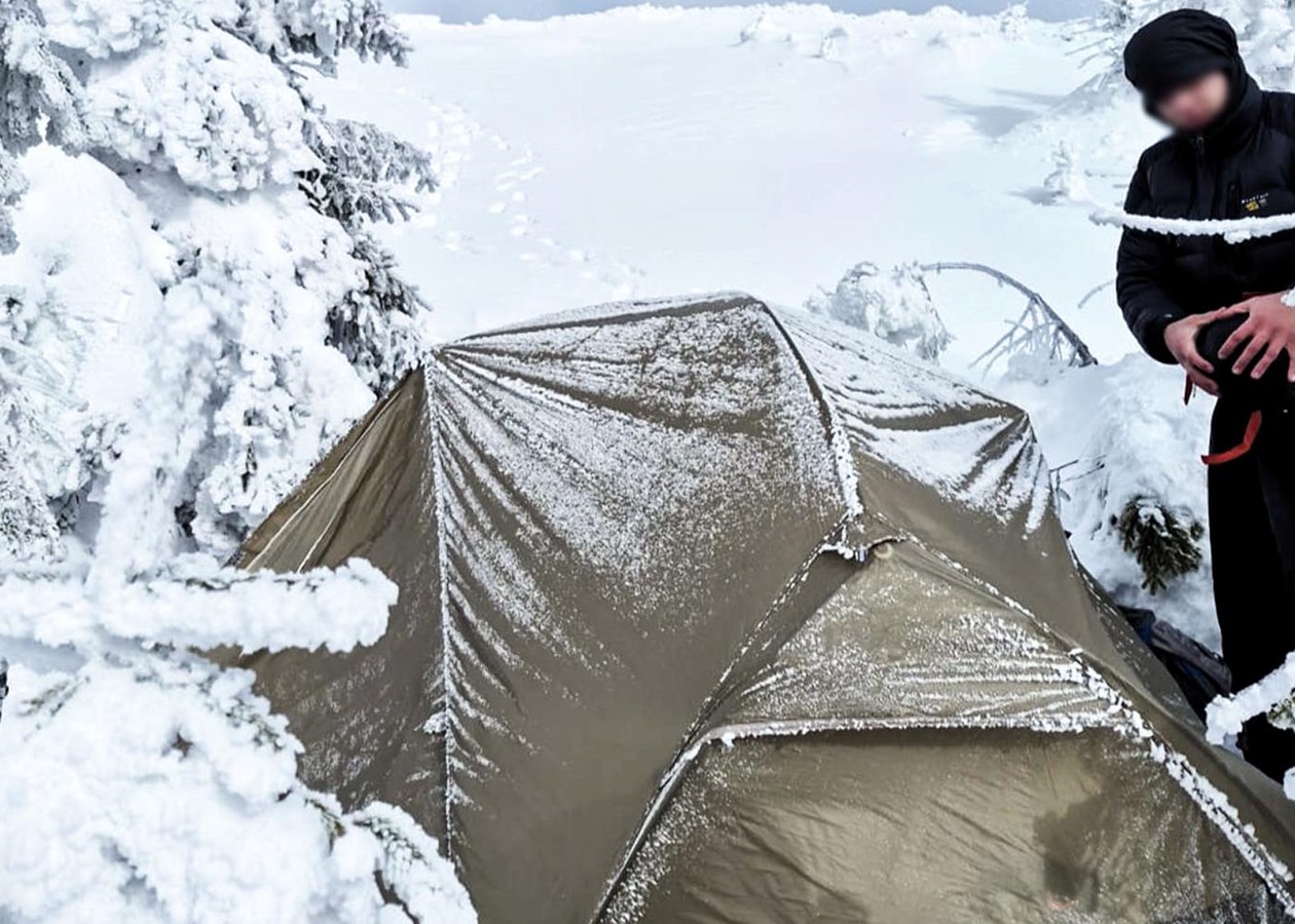 Ночівля в горах: у Карпатах врятували молоду пару
