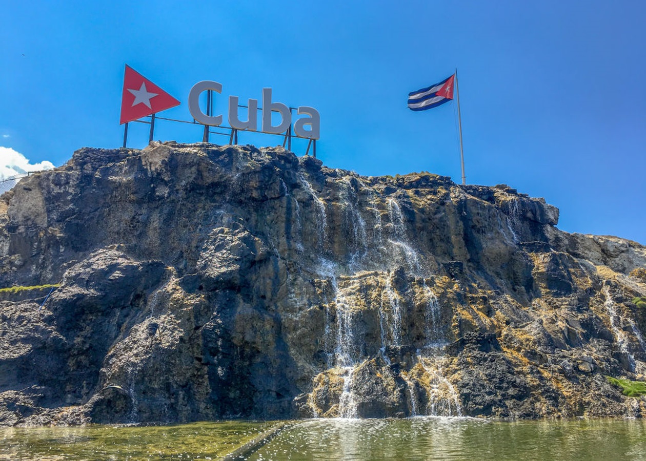 Катер під прапором США увірвався у води Куби: є загиблі