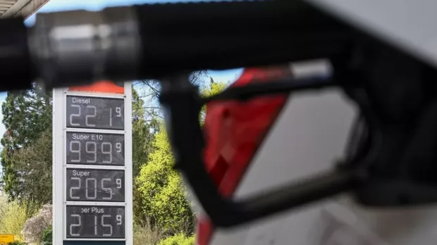 Світ накриває криза: У Німеччині слідом за Австрією хочуть дозволити підвищення ціни на пальне лише раз на день