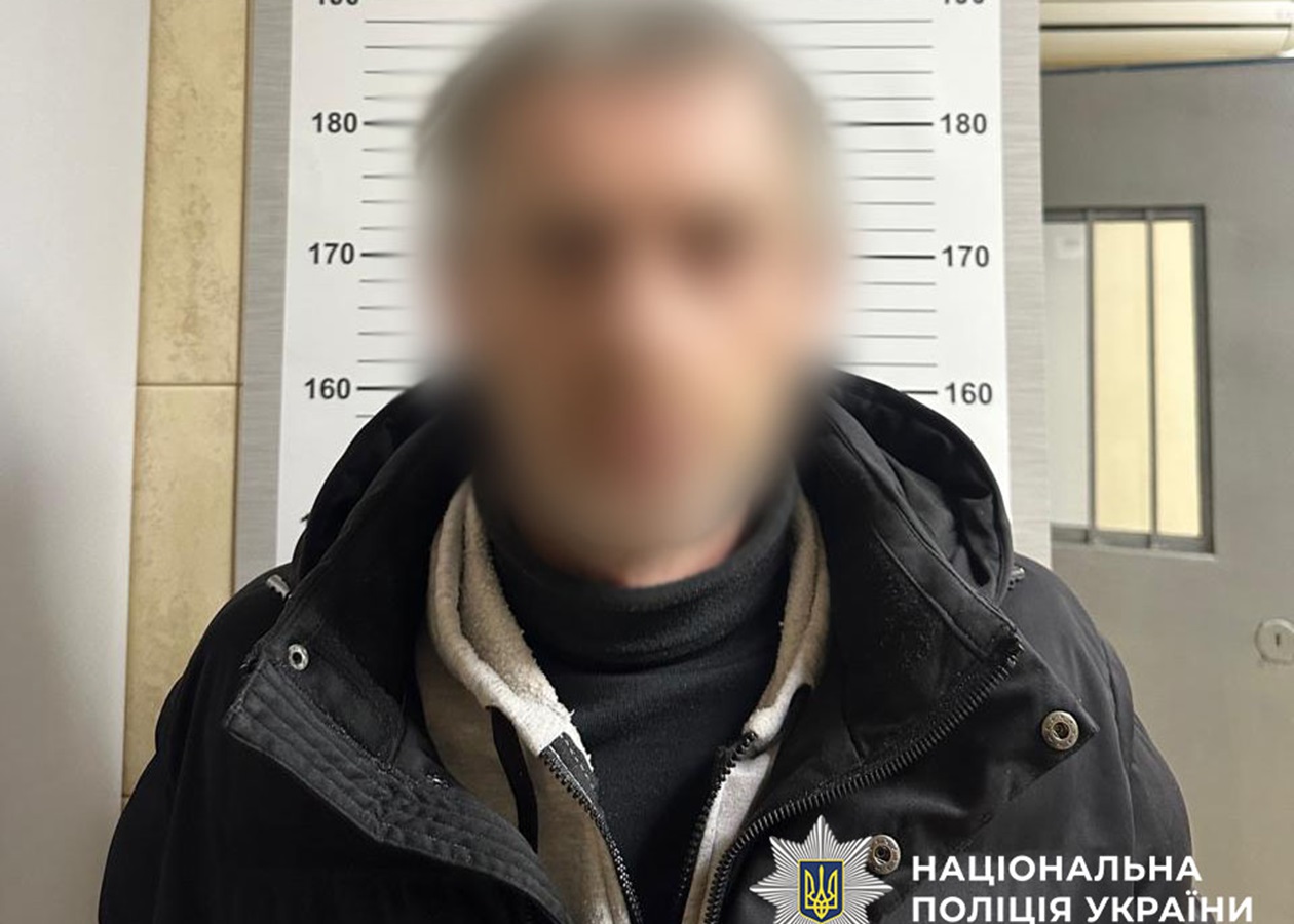 Працівники автомийки у Києві "обчистили" клієнтку під час тривоги