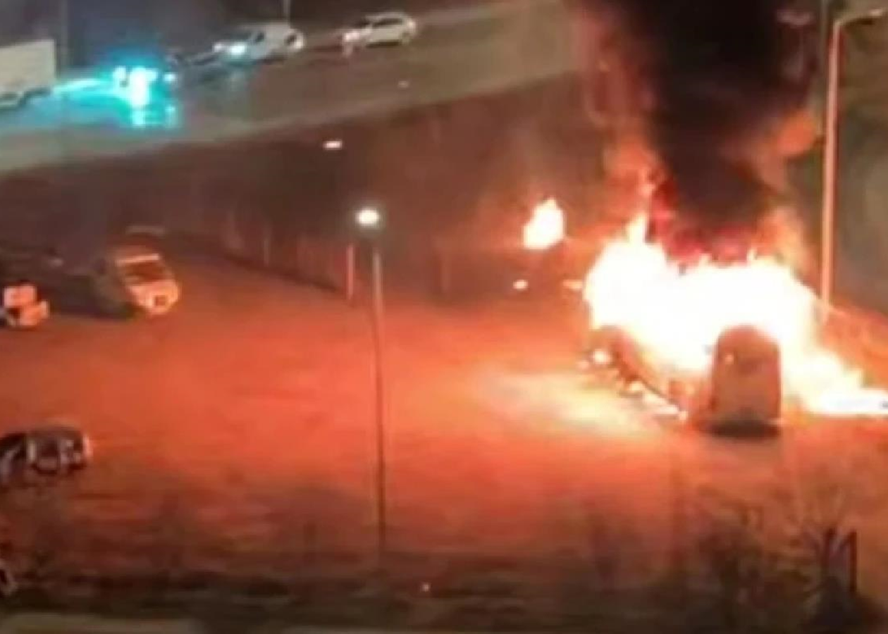 У Львові прогримів вибух: палає автобус