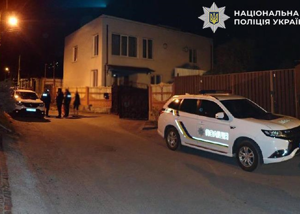 У Києві чоловік підстрелив знайому під час сварки на вулиці