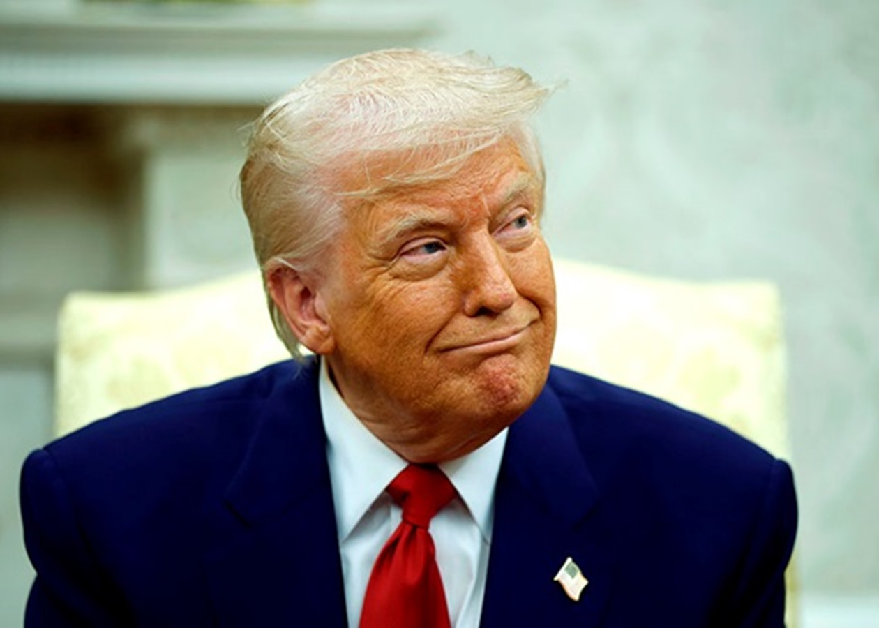 На корпусі нового телефона Трампа помітили неправильний прапор США