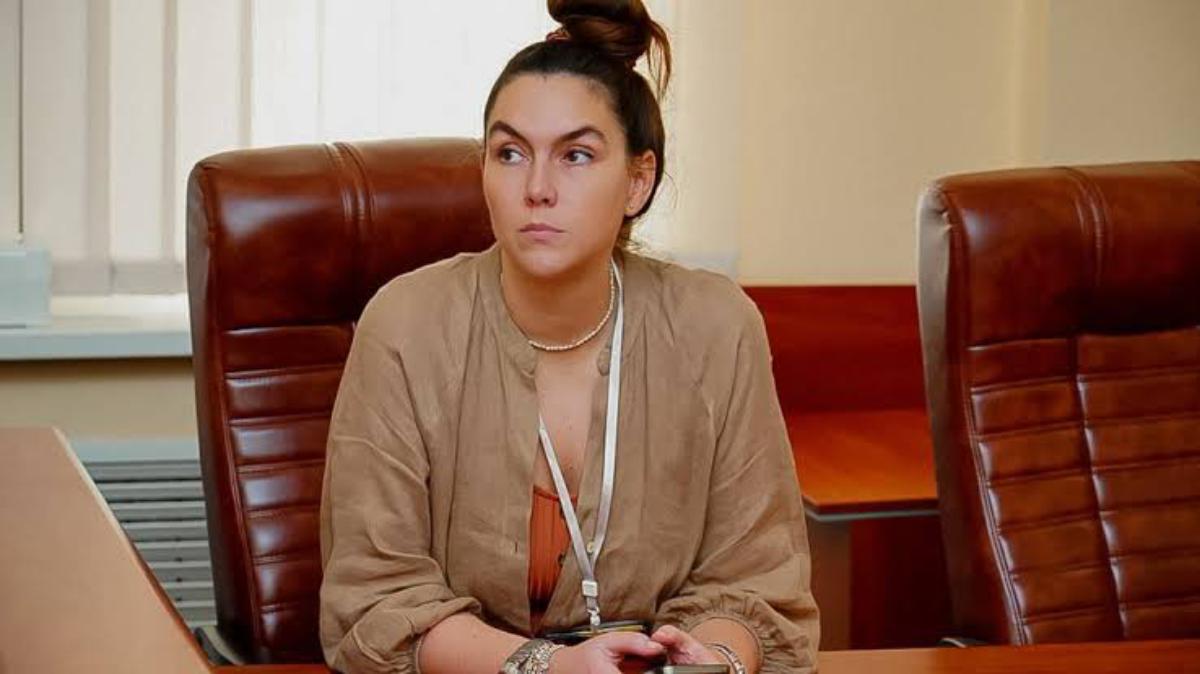 Захист від окупації чи незаконний арсенал: суд зняв звинувачення у зберіганні зброї з фігурантки гуманітарного скандалу Катерини Сімонової