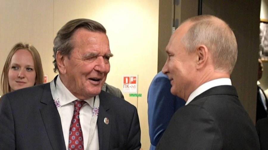 Секретна зустріч у Кремлі: Путін провів переговори з ексканцлером Німеччини