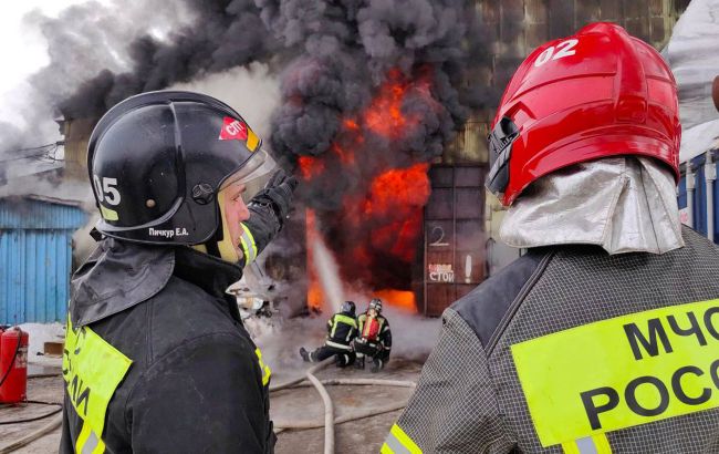 СБУ дістала нафтобазу за 700 км: Росію накрила масована атака дронів