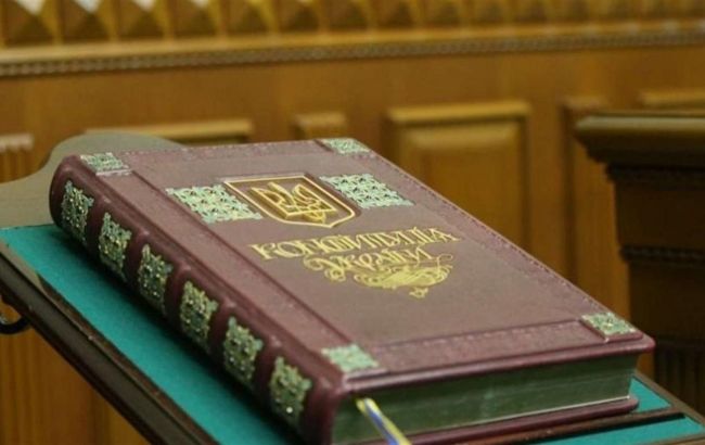 Конституцію України вперше переклали жестовою мовою