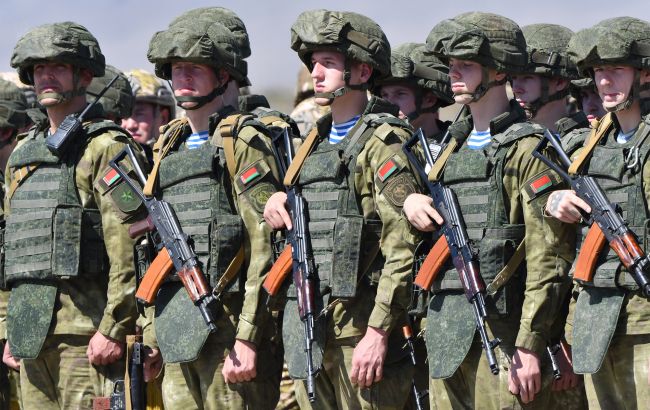 Білорусь готується до війни? Опозиція передала Україні 8 тривожних ознак