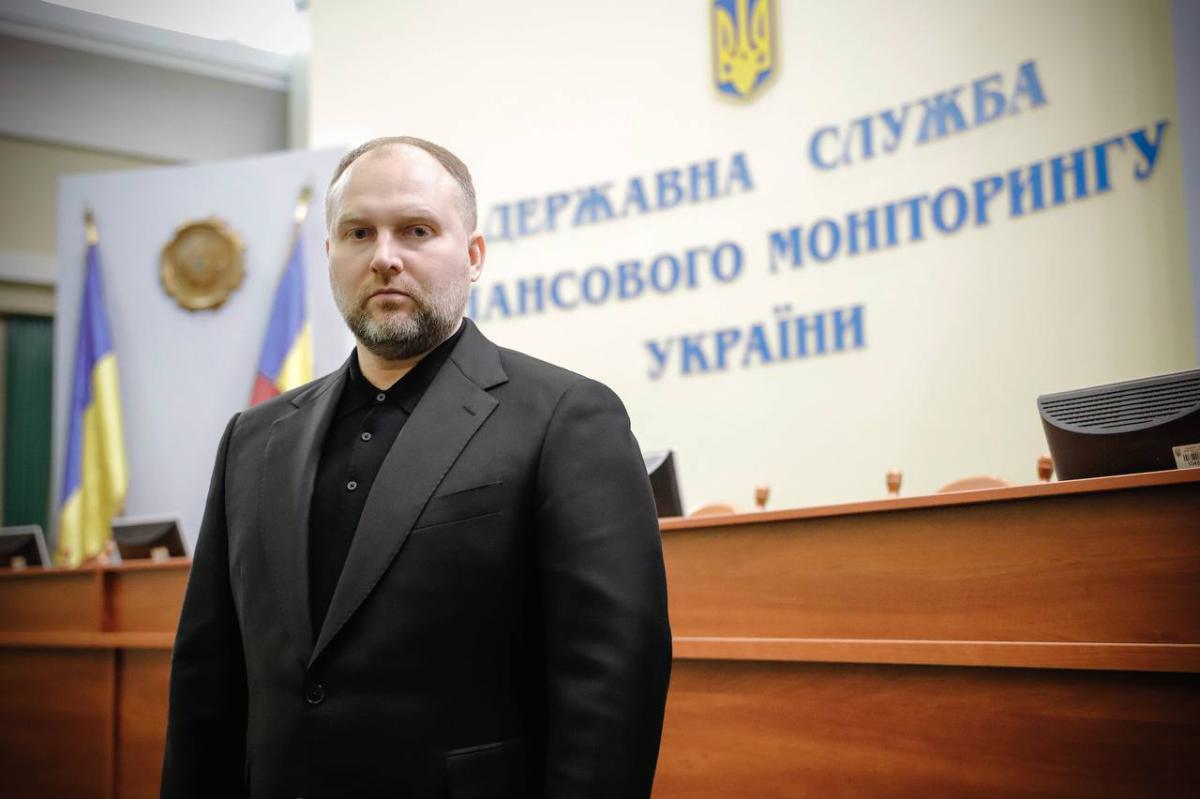 Тіньова легалізація під IT-вивіскою: керівництво Держфінмоніторингу пов’язують зі схемами наркосудимих директорів