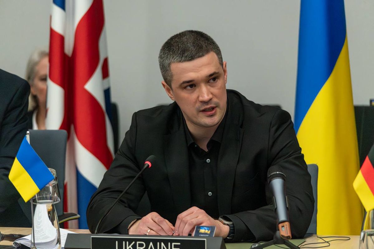 Від «Дії» до дронової революції: чому тисячі українців вийшли на захист Михайла Федорова