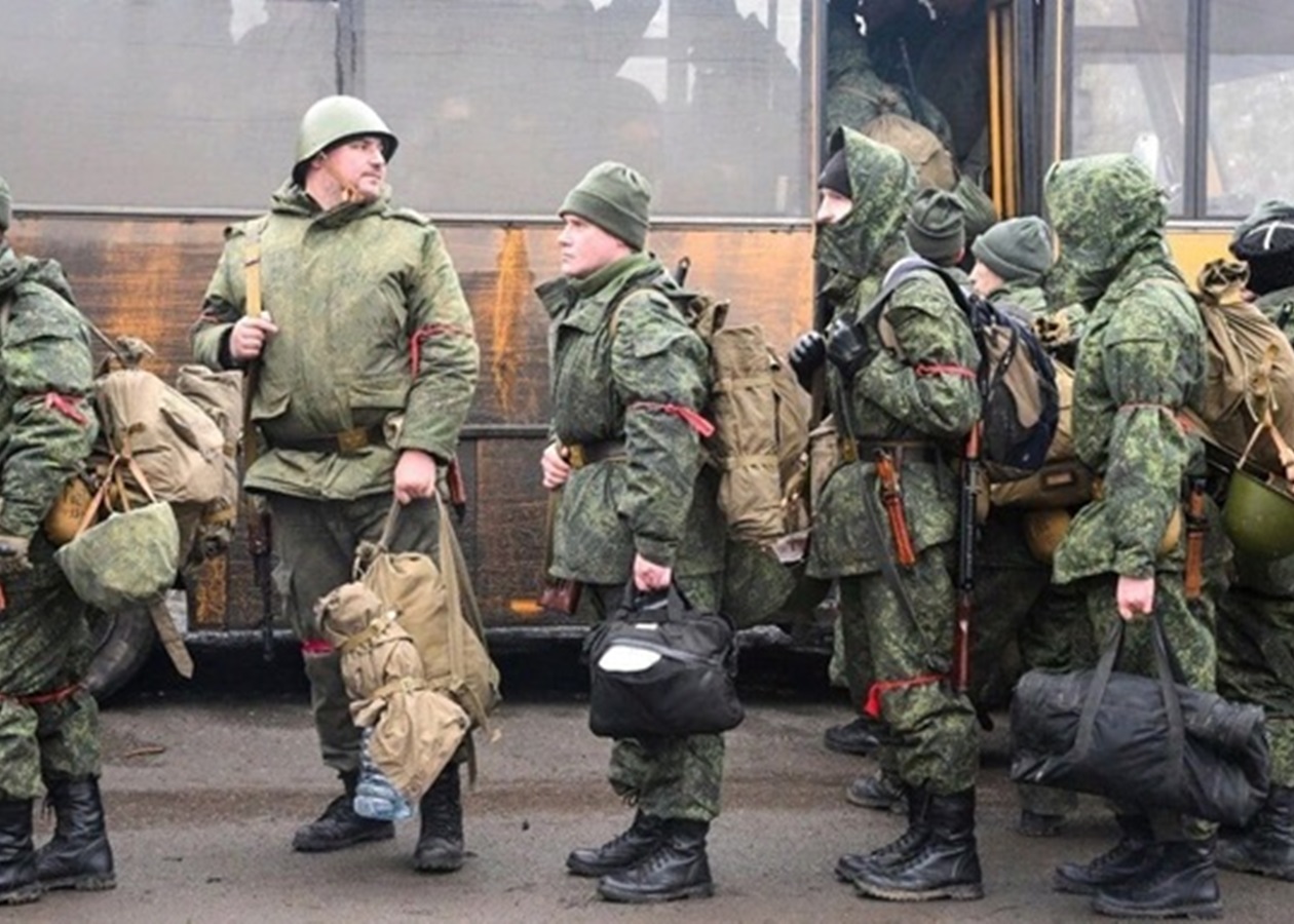 Примусова мобілізація в РФ: чоловіків забирають з вулиць та роботи