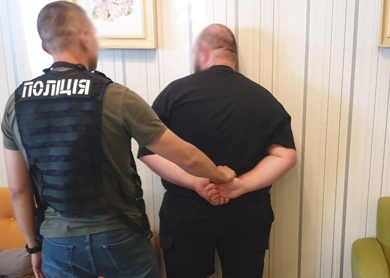 $4000 за посвідку: у Києві викрили схему легалізації іноземців