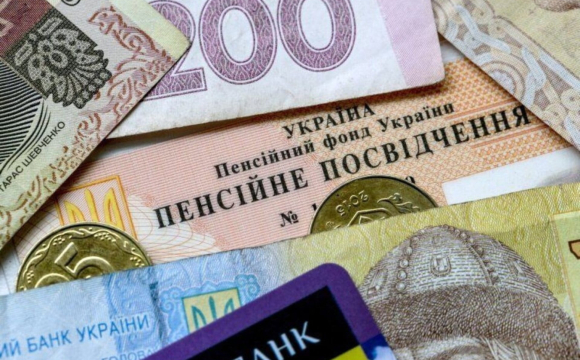 Українців попередили щодо можливої затримки пенсій: Яка причина