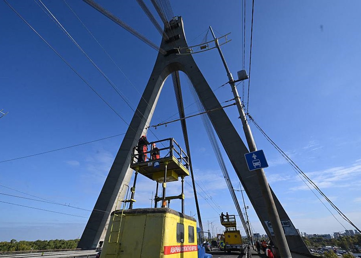 Удар по Північному мосту: в Києві є постраждалі