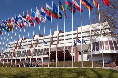 «Епоха чеків завершена»: США гучно грюкнули дверима антикорупційного органу Європи слідом за Росією